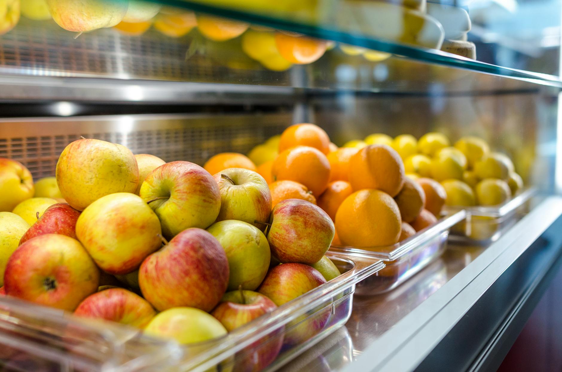 selective focus photography of apple fruits
