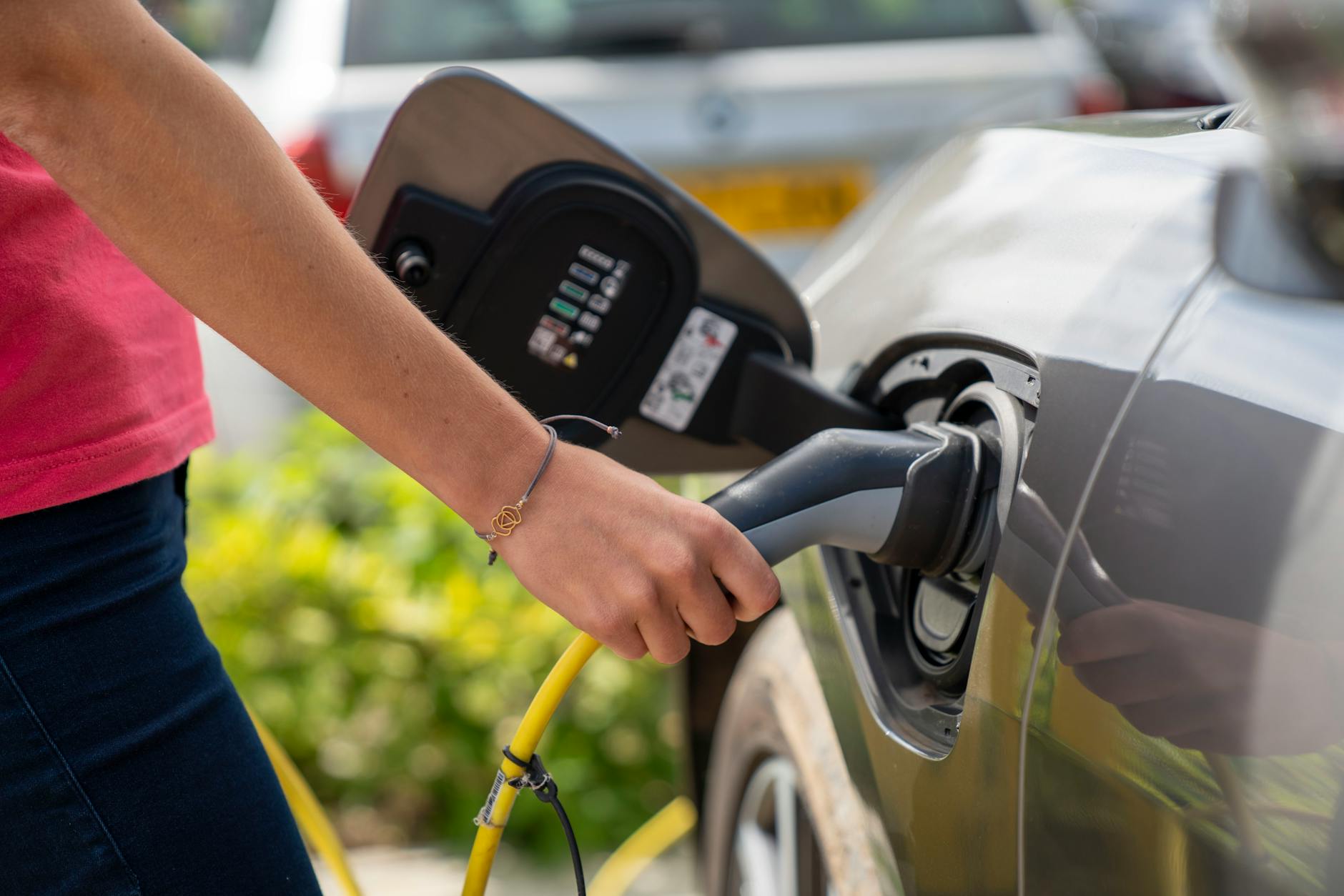 charging electric vehicle at outdoor station